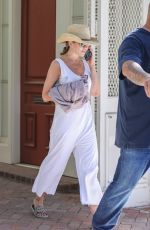 JENNIFER ANISTON Shopping at L