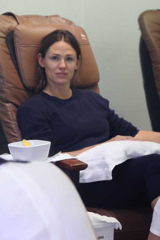 JENNIFER GARNER at a Salon in Pacific Palisades 08/10/2019