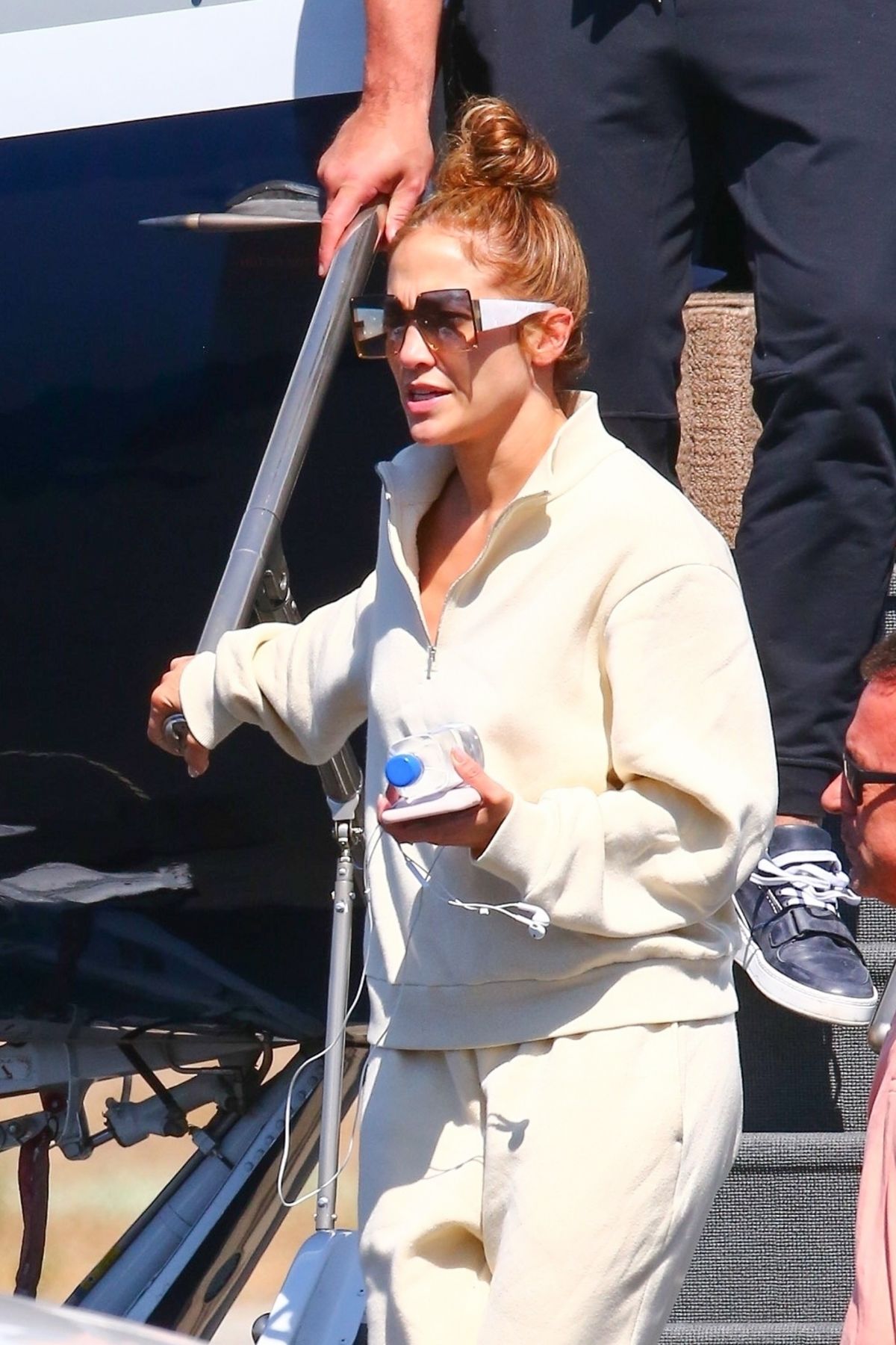JENNIFER LOPEZ and Alex Rodriguez Arrives at a Private Jet in Los ...