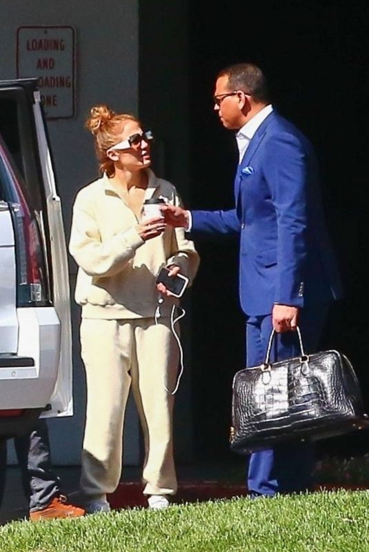 JENNIFER LOPEZ and Alex Rodriguez Arrives at a Private Jet in Los Angeles 08/23/2019