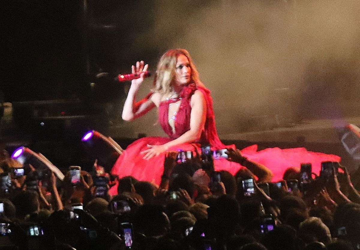 jennifer-lopez-performas-at-a-concert-in-malaga-08-07-2019-7.jpg