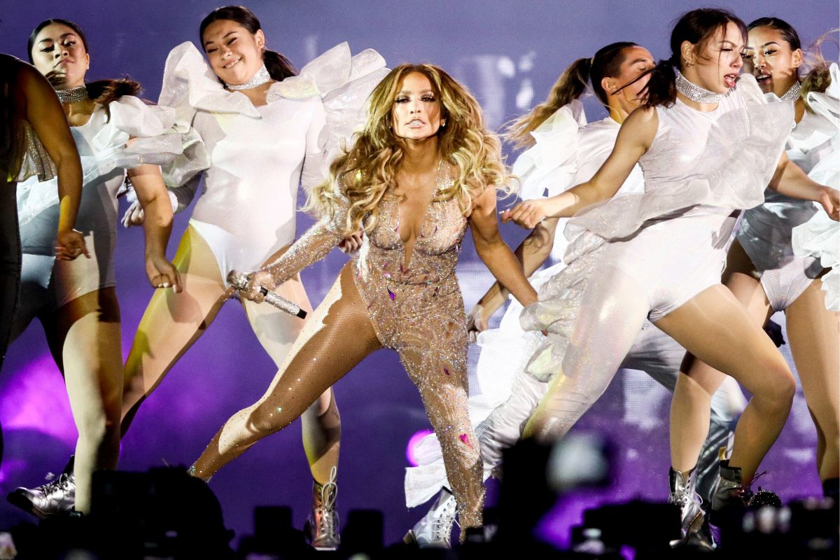 jennifer-lopez-performs-at-a-concert-in-moscow-08-04-2019-2.jpg