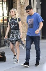 JENNY MOLLEN and Jason Biggs Out for Lunch in New York 08/12/2019