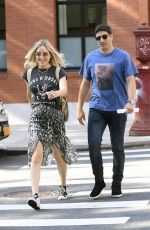 JENNY MOLLEN and Jason Biggs Out for Lunch in New York 08/12/2019