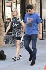 JENNY MOLLEN and Jason Biggs Out for Lunch in New York 08/12/2019