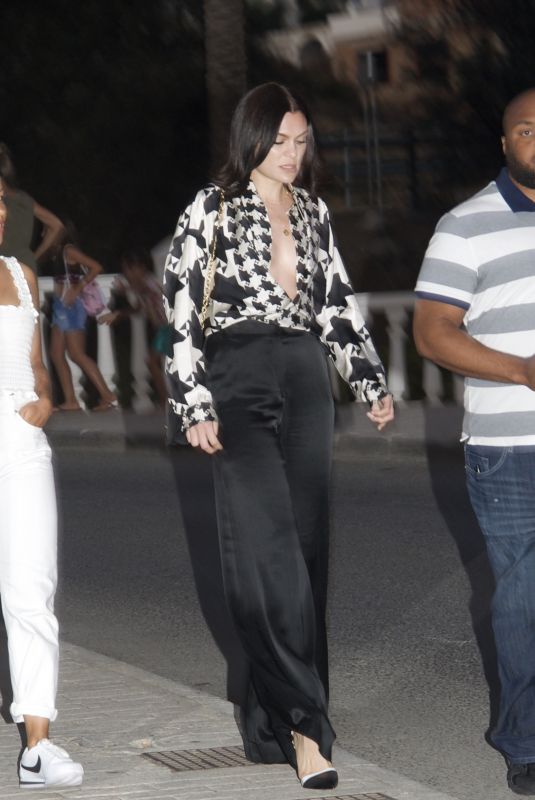 JESSIEJ at Olivia