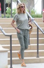 JULIA ROBERTS Leaves a Starbucks in Malibu 07/31/2019
