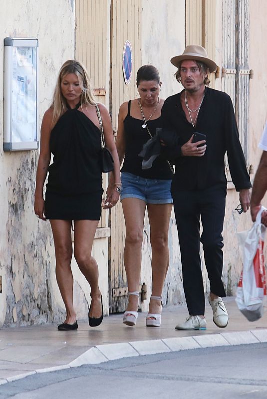 KATE MOSS< SADIE FROST and MARY CHARTERIS Out in Saint-Tropez 08/06/2019