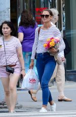 KATIE HOLMES Picks Up Bouquet of Roses in New York 08/12/2019