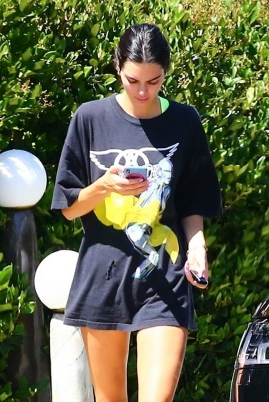 KENDALL JENNER Out and About in Beverly Hills 08/14/2019