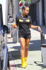 Pregnant CHRISTINA MILIAN Assists Customers at Her Beignet Box Food Truck 08/01/2019