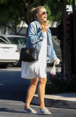 REBECCA GAYHEART Shopping at Bristol Farms in Beverly Hills 08/13/2019