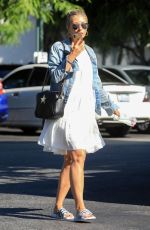 REBECCA GAYHEART Shopping at Bristol Farms in Beverly Hills 08/13/2019
