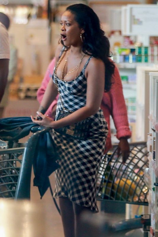 RIHANNA Out Shopping in Los Angeles 08/09/2019