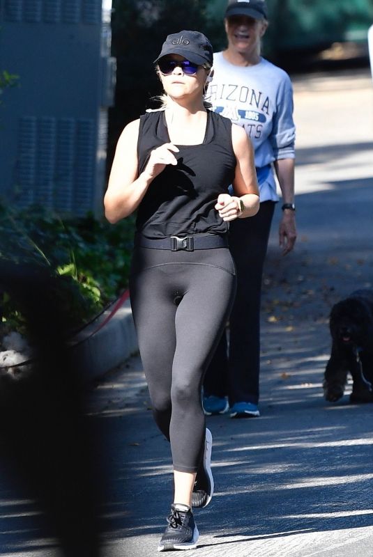 RSSE WITHERSPOON Out Jogging in Brentwood 08/03/2019