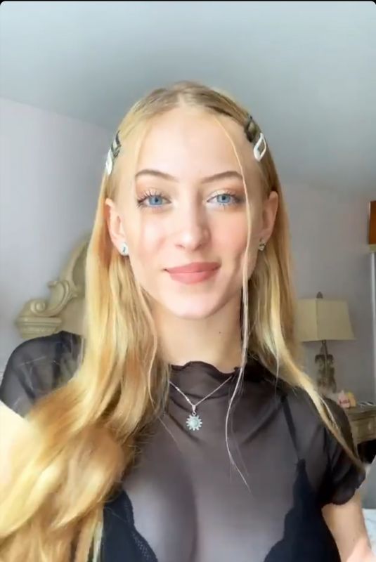 SOPHIA DIAMOND - Instgagram Pictures 08/20/2019