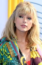 TAYLOR SWIFT at Teen Choice Awards 2019 in Hermosa Beach 08/11/2019