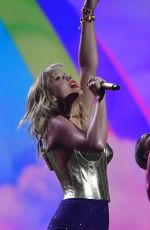 TAYLOR SWIFT Performs at 2019 MTV VMA in Newark 08/26/2019