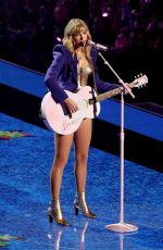 TAYLOR SWIFT Performs at 2019 MTV VMA in Newark 08/26/2019