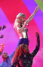 TAYLOR SWIFT Performs at 2019 MTV VMA in Newark 08/26/2019