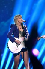 TAYLOR SWIFT Performs at 2019 MTV VMA in Newark 08/26/2019
