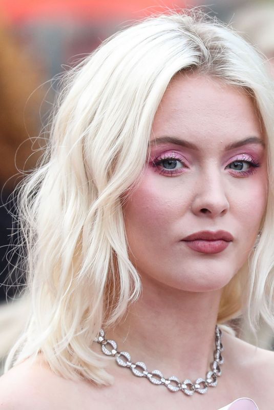 ZARA LARSSON Arrives at 2019 MTV Video Music Awards in Newark 08/26/2019