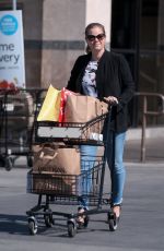 AMY ADAMS Leaves a Grocery Store in Los Angeles 09/05/2019