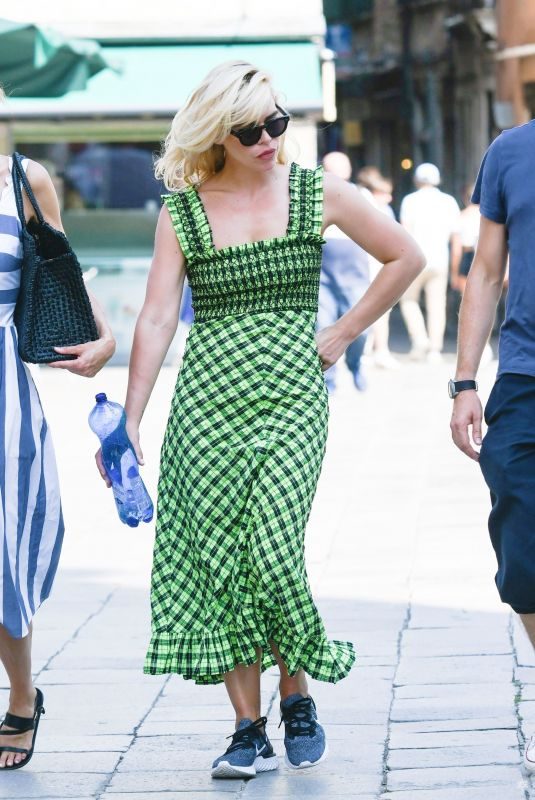BILLIE PIPER Out and About in Venice 08/31/2019
