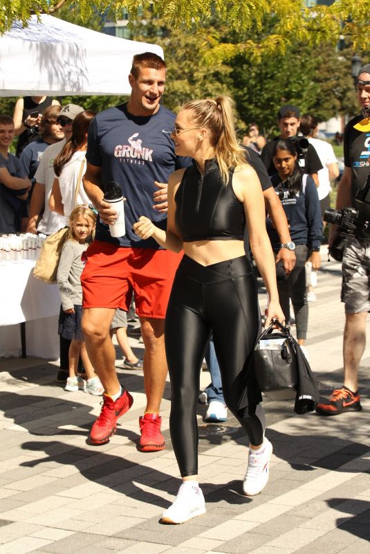 CAMILLE KOSTEK Leading a Workout in Boston 09/15/2019