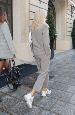 DEVON WINDSOR Leaves Her Hotel in Paris 09/24/2019