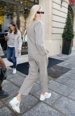 DEVON WINDSOR Leaves Her Hotel in Paris 09/24/2019