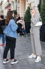 DEVON WINDSOR Leaves Her Hotel in Paris 09/24/2019