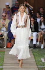 DOUTZEN KROES at Etro Runway Show at Milan Fashion Week 09/20/2019