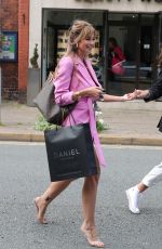 ESTER DEE Shopping in Alderley Edge in Cheshire 09/04/2019