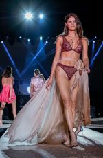 ISABELI FONTANA at Etam Runway Show ta Paris Fashion Week 09/24/2019