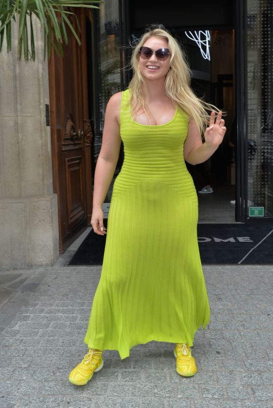 ISKRA LAWRENCE Leaves Her Hotel in Paris 09/28/2019