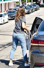 JENNIFER GARNER Out Shopping in Los Angeles 08/31/2019