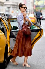KATIE HOLMES Getting Out of a Cab in New York 09/14/2019