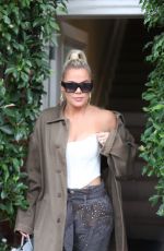 KHLOE KARDASHIAN Out for Lunch in Los Angeles 09/26/2019
