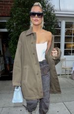 KHLOE KARDASHIAN Out for Lunch in Los Angeles 09/26/2019