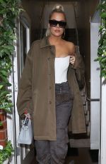 KHLOE KARDASHIAN Out for Lunch in Los Angeles 09/26/2019