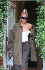 KHLOE KARDASHIAN Out for Lunch in Los Angeles 09/26/2019