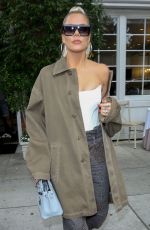 KHLOE KARDASHIAN Out for Lunch in Los Angeles 09/26/2019