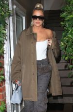 KHLOE KARDASHIAN Out for Lunch in Los Angeles 09/26/2019