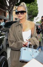 KHLOE KARDASHIAN Out for Lunch in Los Angeles 09/26/2019