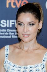 LAETITIA CASTA at Le Mileu De L