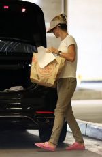 LORI LOUGHLIN Leaves Trader Joe
