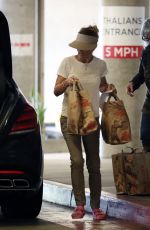 LORI LOUGHLIN Leaves Trader Joe