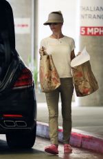 LORI LOUGHLIN Leaves Trader Joe