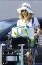 LORI LOUGHLIN Shopping Wines in Los Angeles 09/12/2019